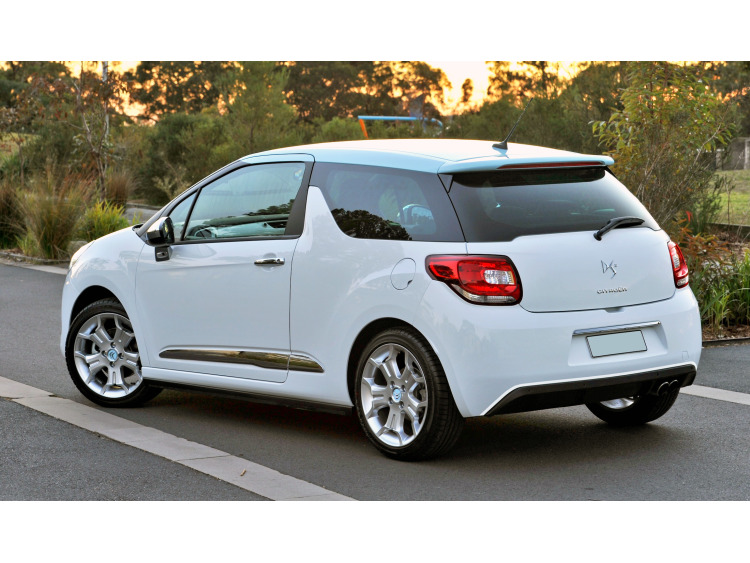 Cornice cromata di contorno dei spoiler Citro&euml;n DS 3