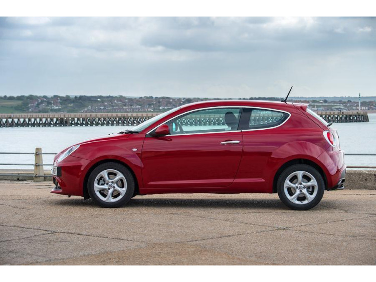 Fascia cromata di contorno dei vetri laterali Alfa Romeo Mito