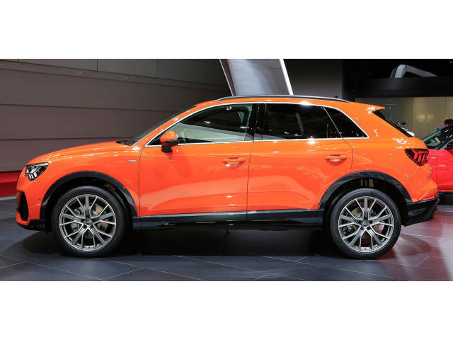 Fascia cromata di contorno dei vetri laterali Audi Q3