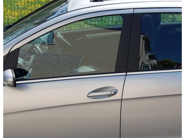 Fascia cromata di contorno inferiore dei vetri laterali Mercedes Classe A W169 0408W169 Phase 2 08