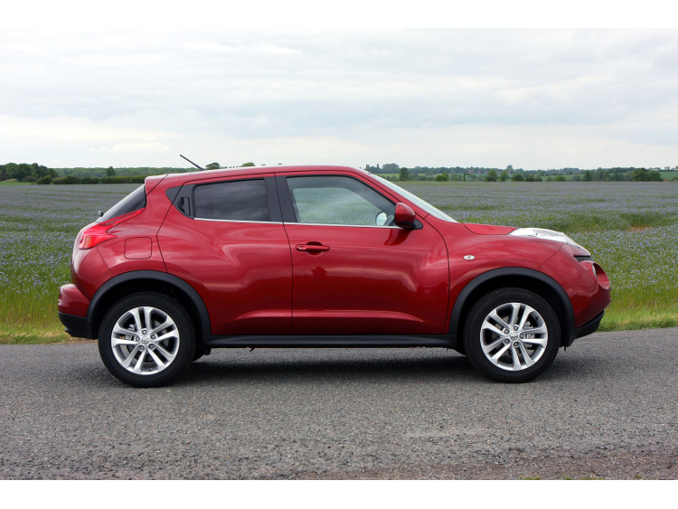 Fascia cromata di contorno inferiore dei vetri laterali Nissan Juke