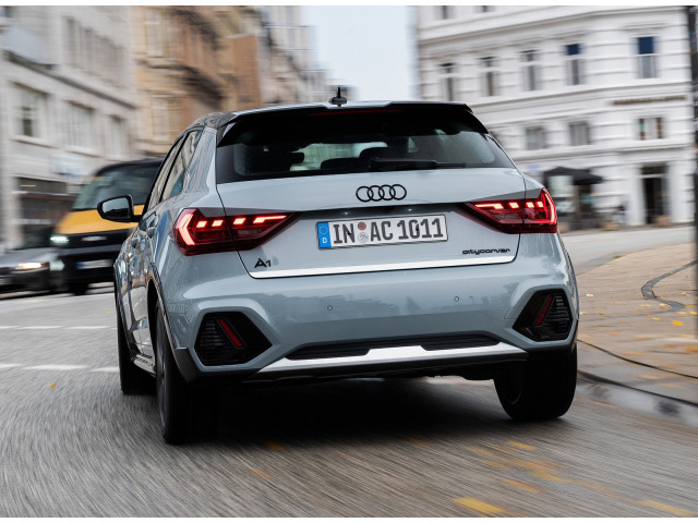 Fascia per bagagliaio cromata Audi A1 1826 Sportback