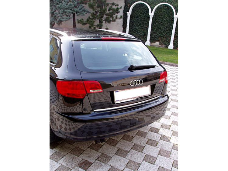 Fascia per bagagliaio cromata Audi A1 19-26 Audi A4 s&eacute;rie 1 avant 94-98 Audi A4 s&eacute;rie 2 00-04 Audi A4 s&eacute;rie 2 avant 01-04 Audi A6 Allroad 00-05 Audi A6 Allroad 2 06-08 Audi A6 Allroad 2 phase 2 08-11 
