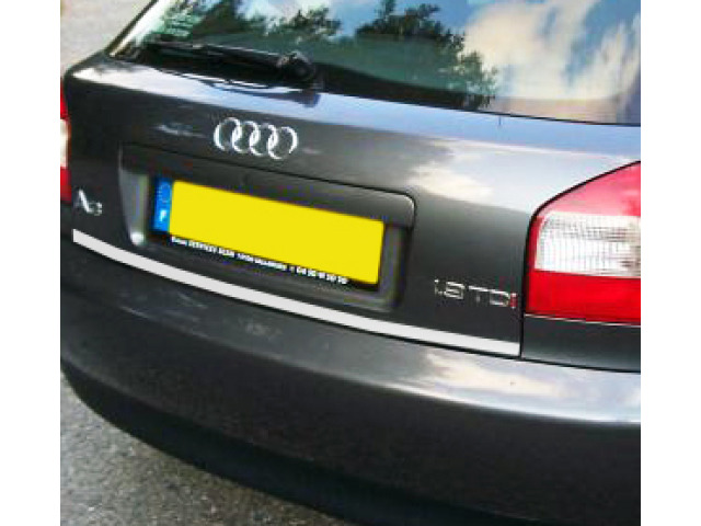 Fascia per bagagliaio cromata Audi A3 série 1 9600