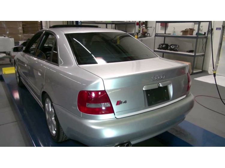 Fascia per bagagliaio cromata Audi A4 s&eacute;rie 1 94-98 & Audi A4 s&eacute;rie 1 phase 2 99-00